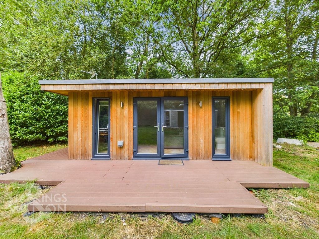 Property photo 2 of 21