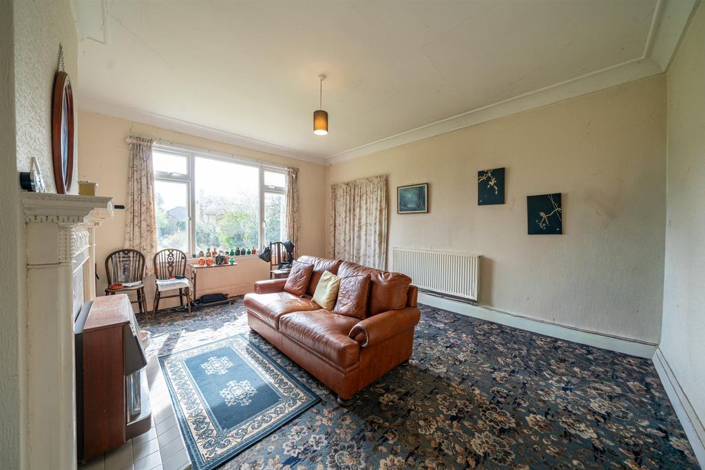 Property photo 2 of 18 24-Hillfield-Road-1686.Jpg