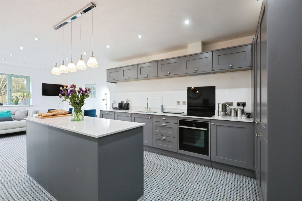 Property photo 2 of 22