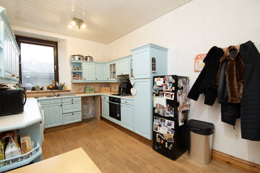 Property photo 2 of 19 Dining Kitchen