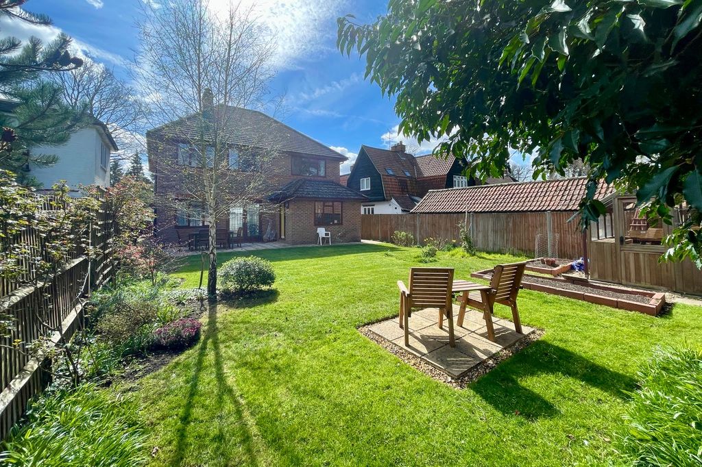 Additional image 25 of 4 bed detached house for saleSycamore Road, Farnborough GU14