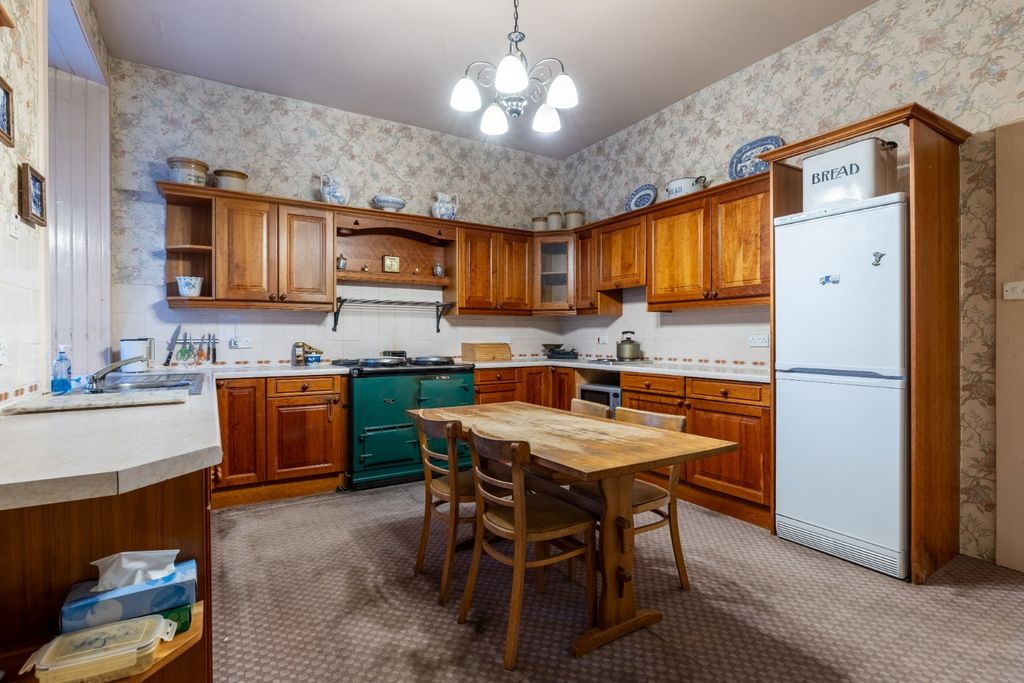 Property photo 3 of 24