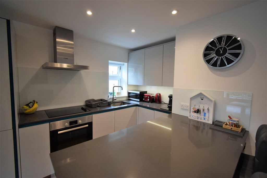 Property photo 3 of 6 Kitchen.Jpg