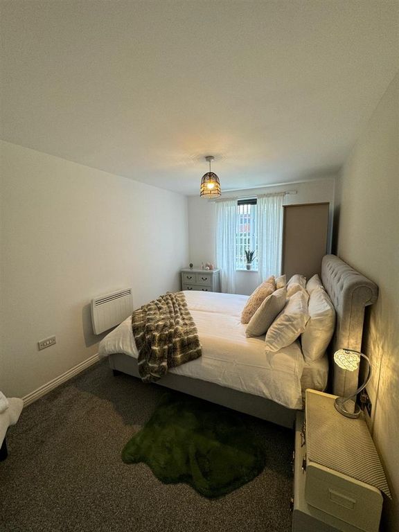 Property photo 1 of 16 Bedroom 1