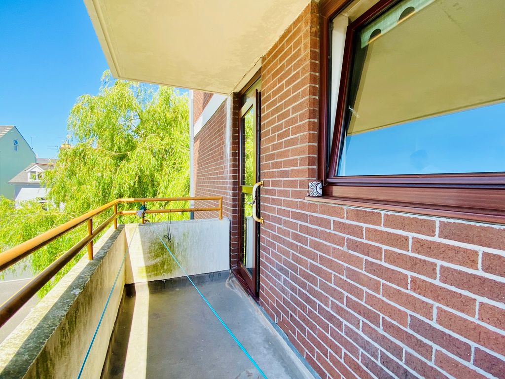 Property photo 2 of 18 Balcony 2