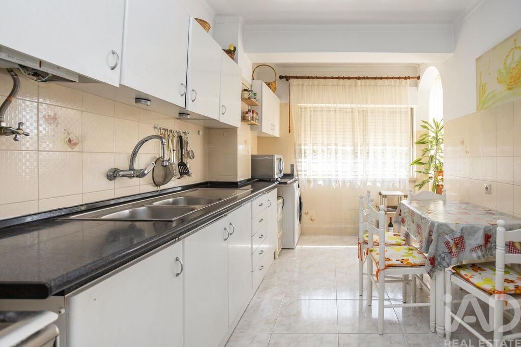 Property photo 1 of 33