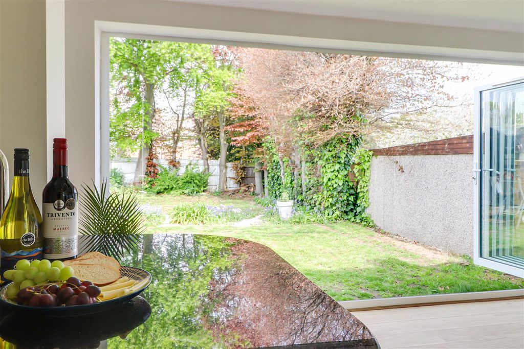 Property photo 2 of 22