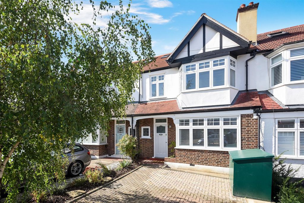 Property photo 1 of 17 External