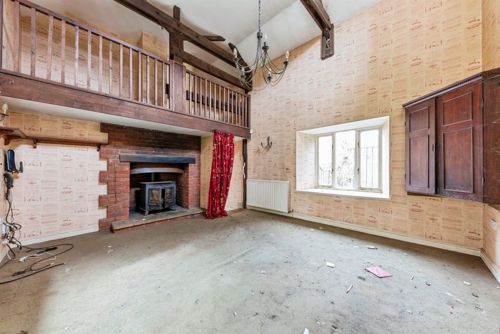 Property photo 2 of 18