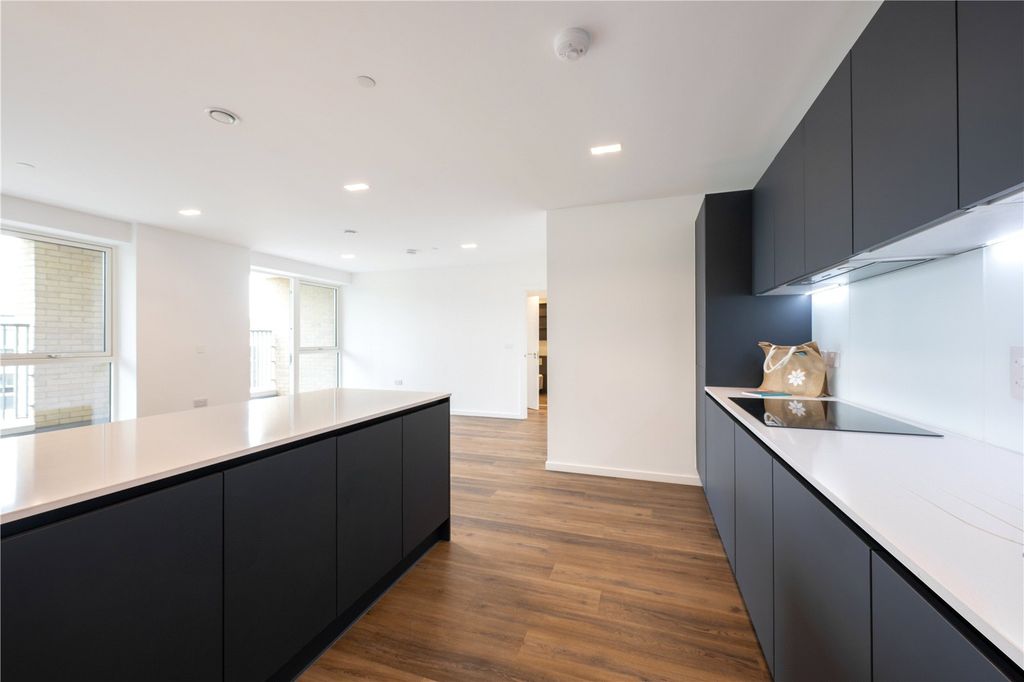 Property photo 3 of 14 Kitchen