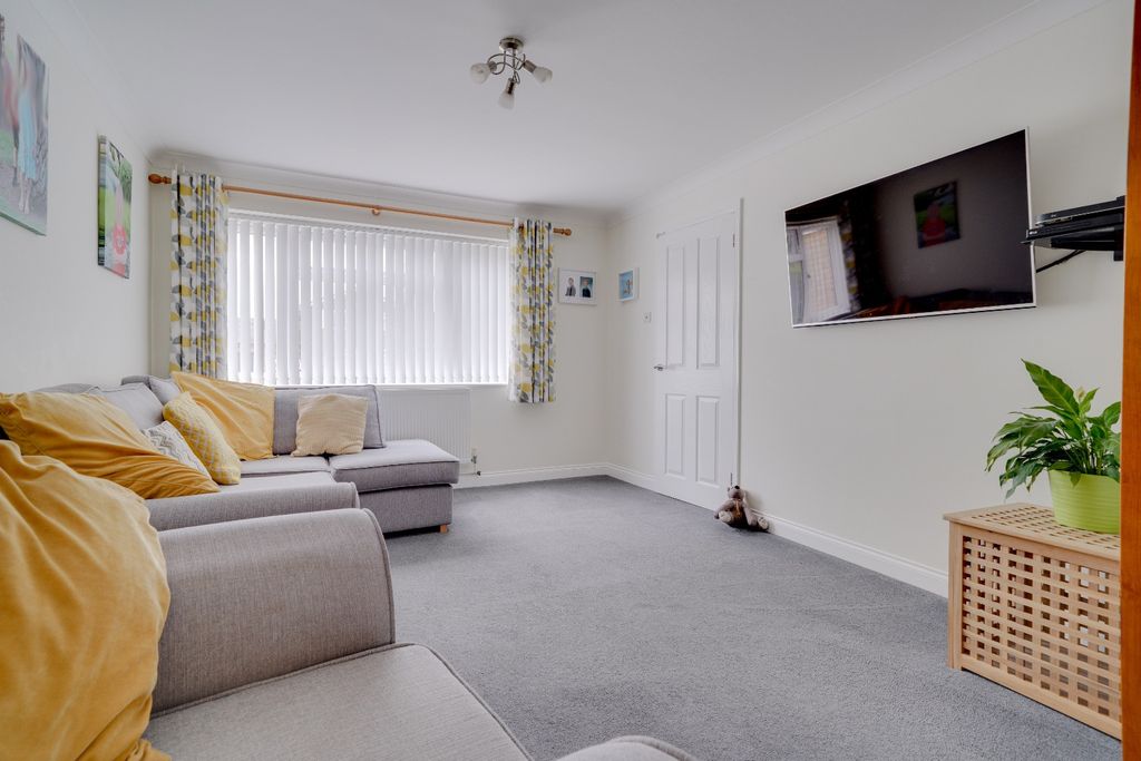 Property photo 3 of 18 4308103
