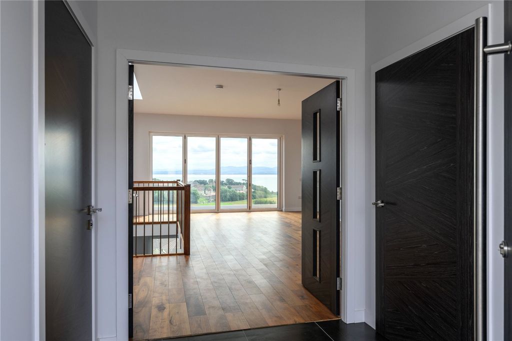 Property photo 3 of 46 Entrance