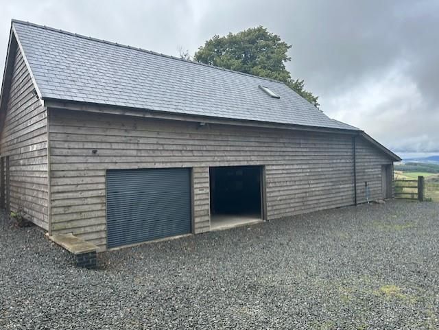 Property photo 2 of 2 Garage