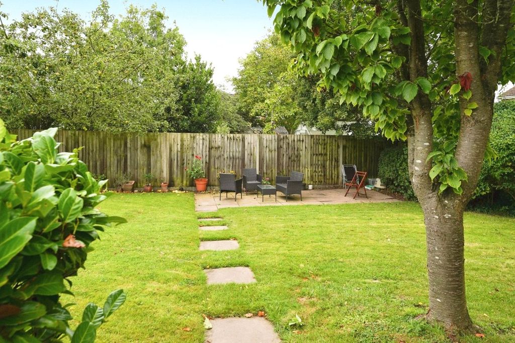 Property photo 2 of 9 Picture No. 10