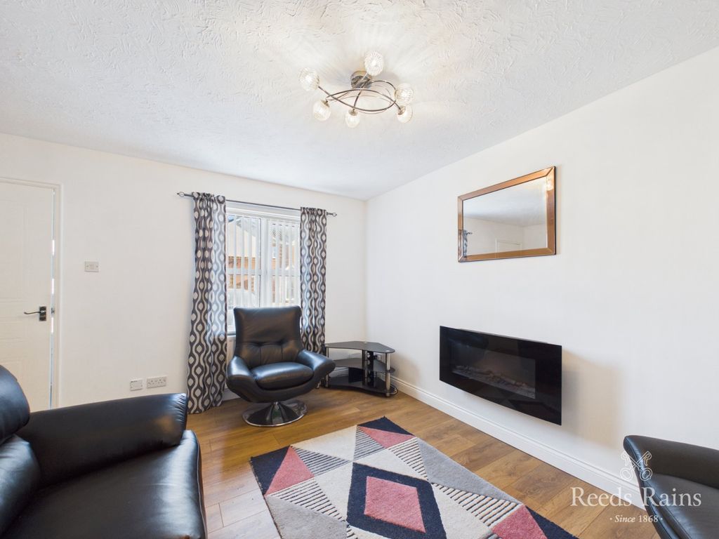 Property photo 2 of 15 Sitting Room