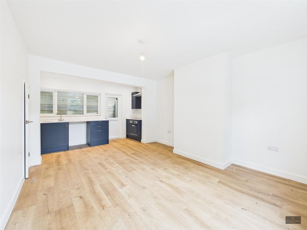 Property photo 2 of 12 Cam02887G0-Pr0702-Still007.Jpg