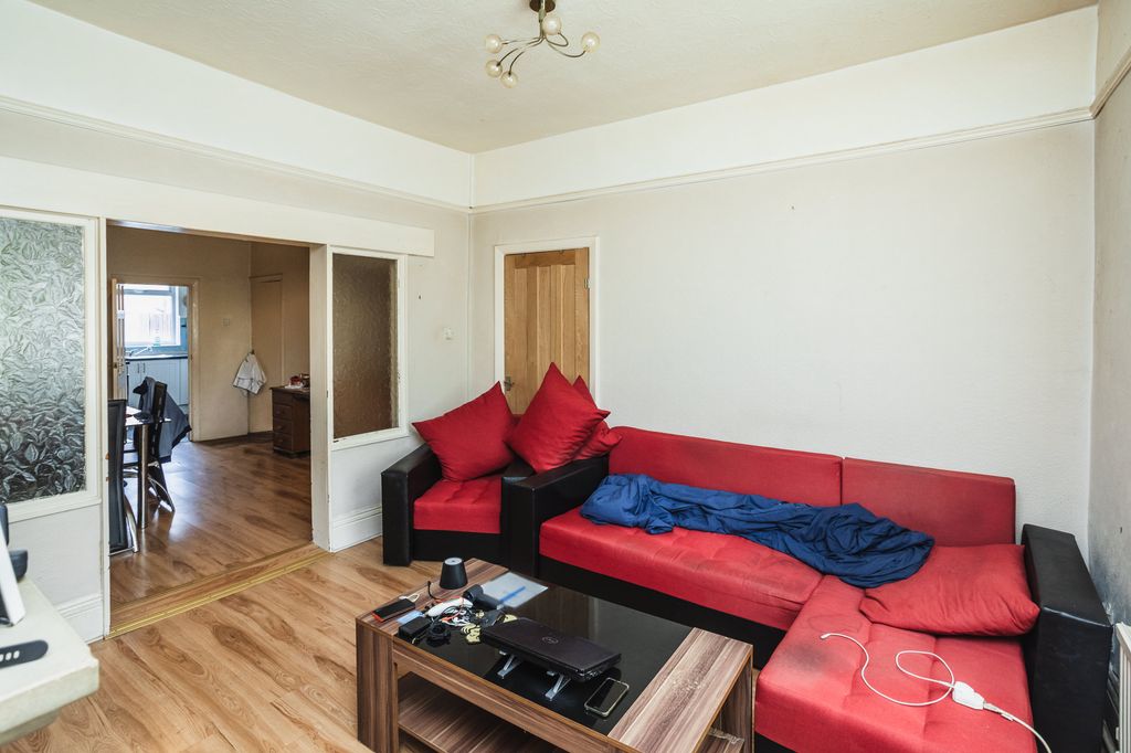 Property photo 3 of 18