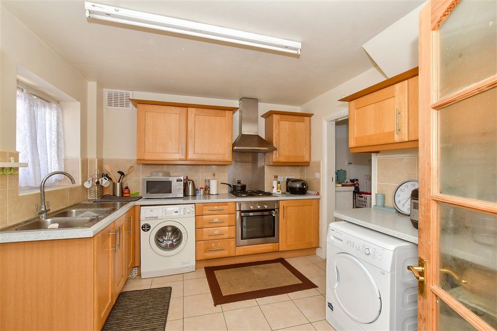 Property photo 3 of 8 Kitchen