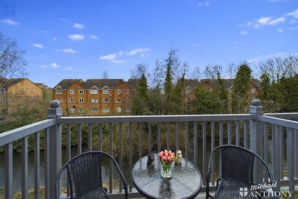 Property photo 2 of 14 23 Florey Gardens