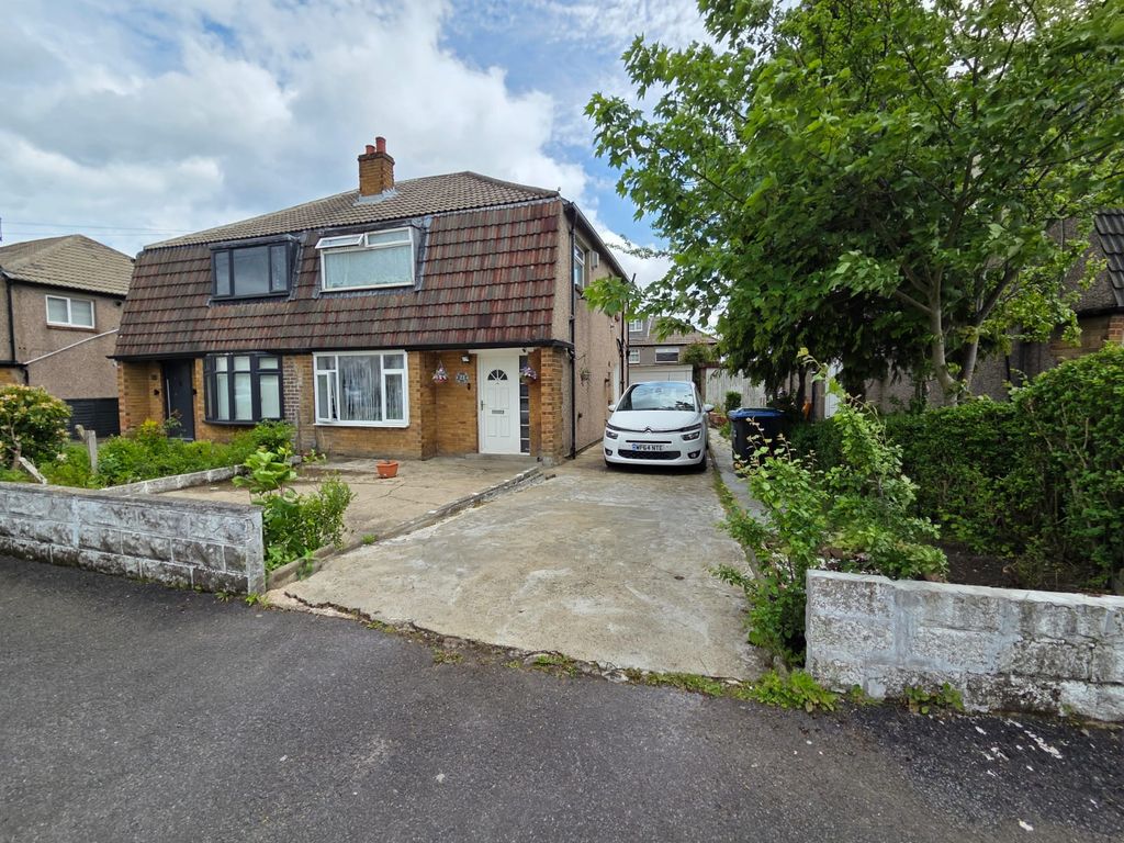 Property photo 1 of 20 21 Brantwood Oval, Bradford, Bd9 6Qn
