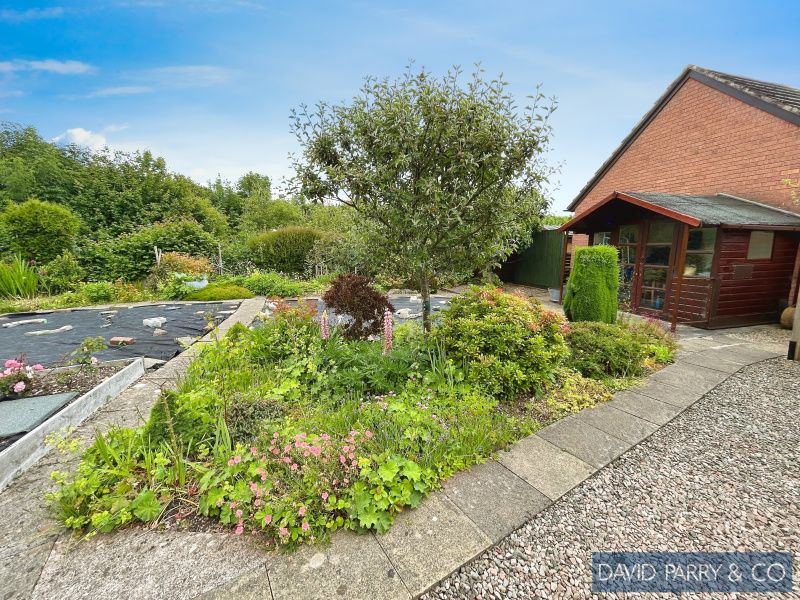 Property photo 3 of 15 3 Bedroom Detached Bungalow