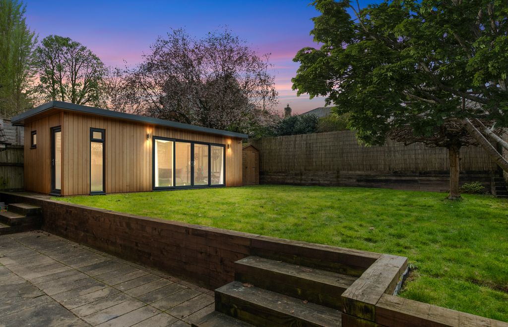 Property photo 2 of 42