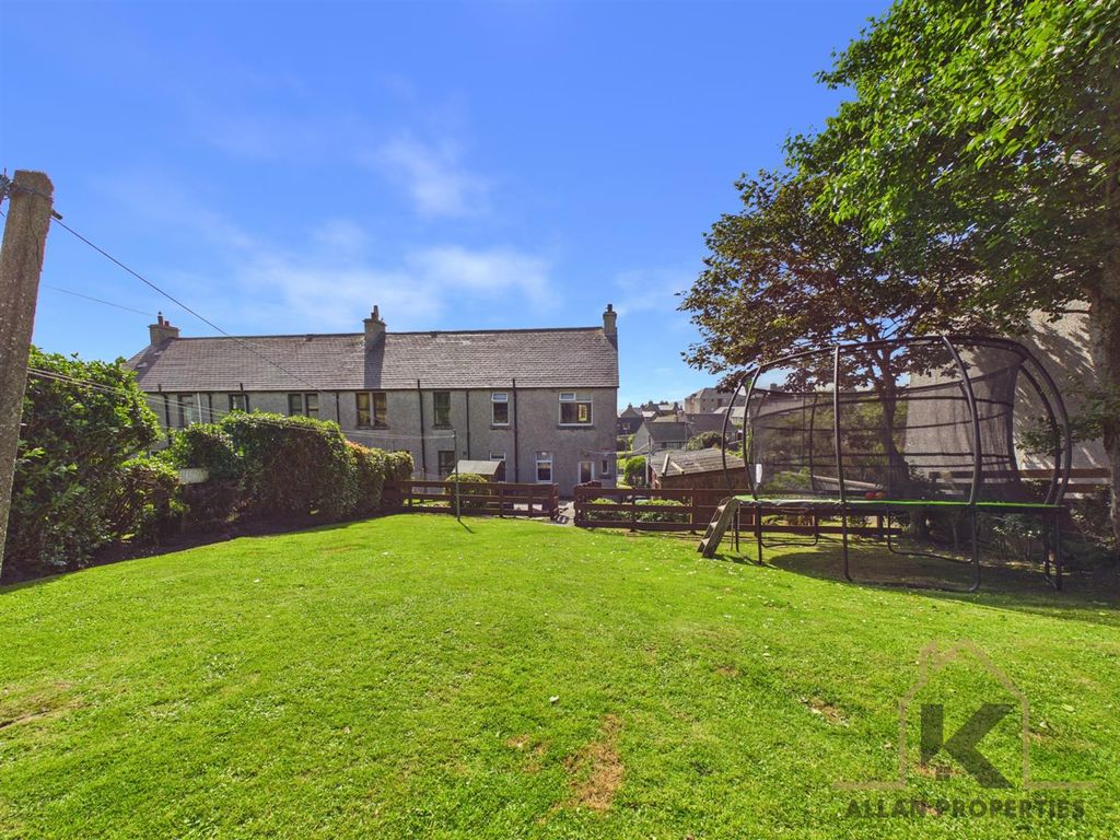 Property photo 2 of 34