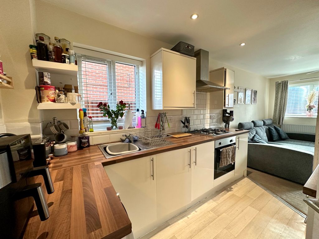 Property photo 2 of 17