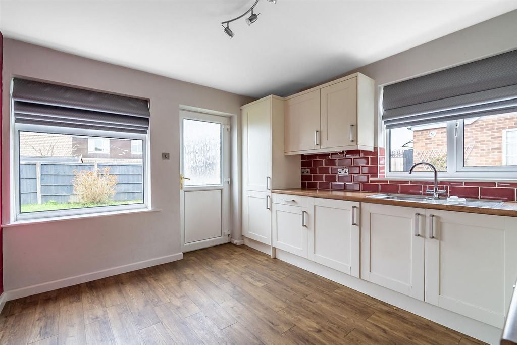 Property photo 2 of 12 Kitchen Diner