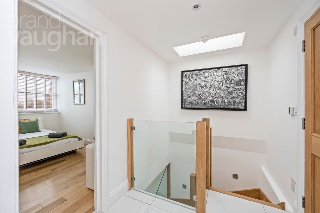 Additional image 9 of 3 bed flat for saleSussex Square, Brighton, East Sussex BN2
