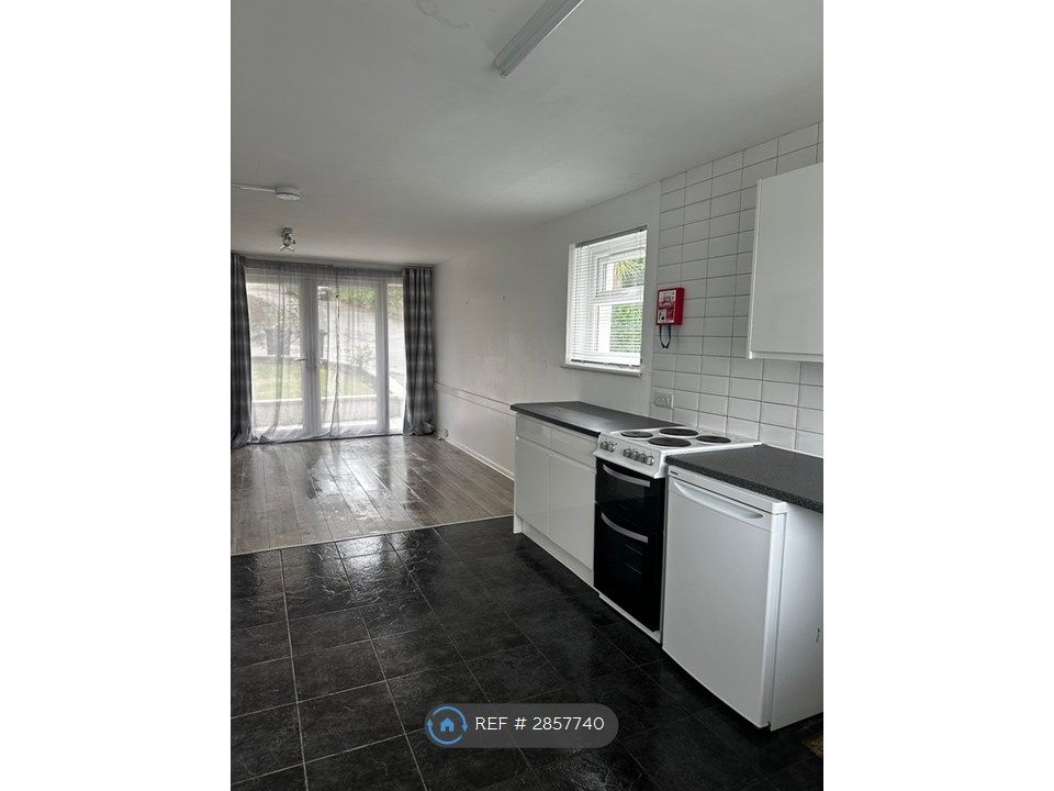 Property photo 3 of 14 Kitchen/Lounge