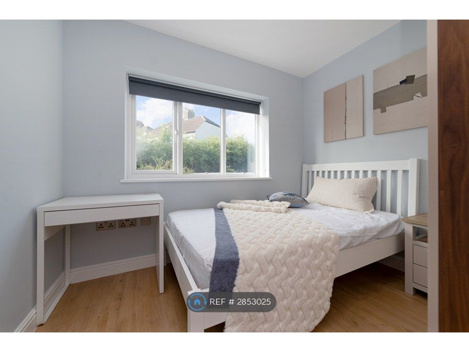 Property photo 1 of 10 Room 3