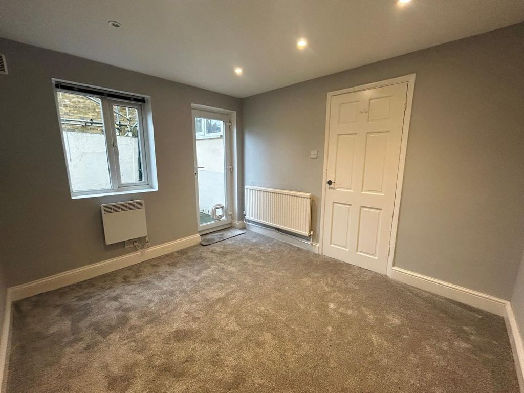 Property photo 3 of 7 3.Jpg