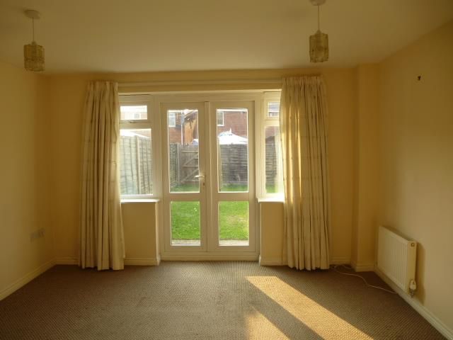 Property photo 3 of 7 Living Room