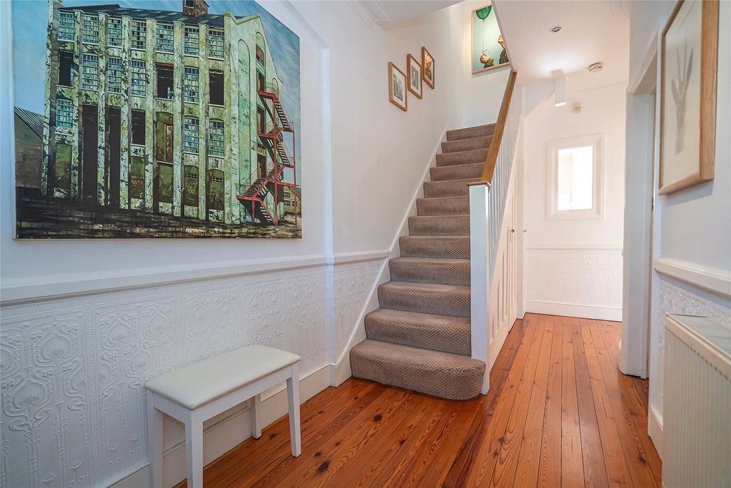 Property photo 2 of 21 Entrance Hall C