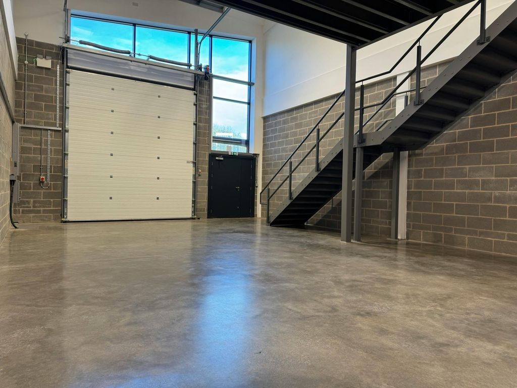 Property photo 3 of 6 Warehouse