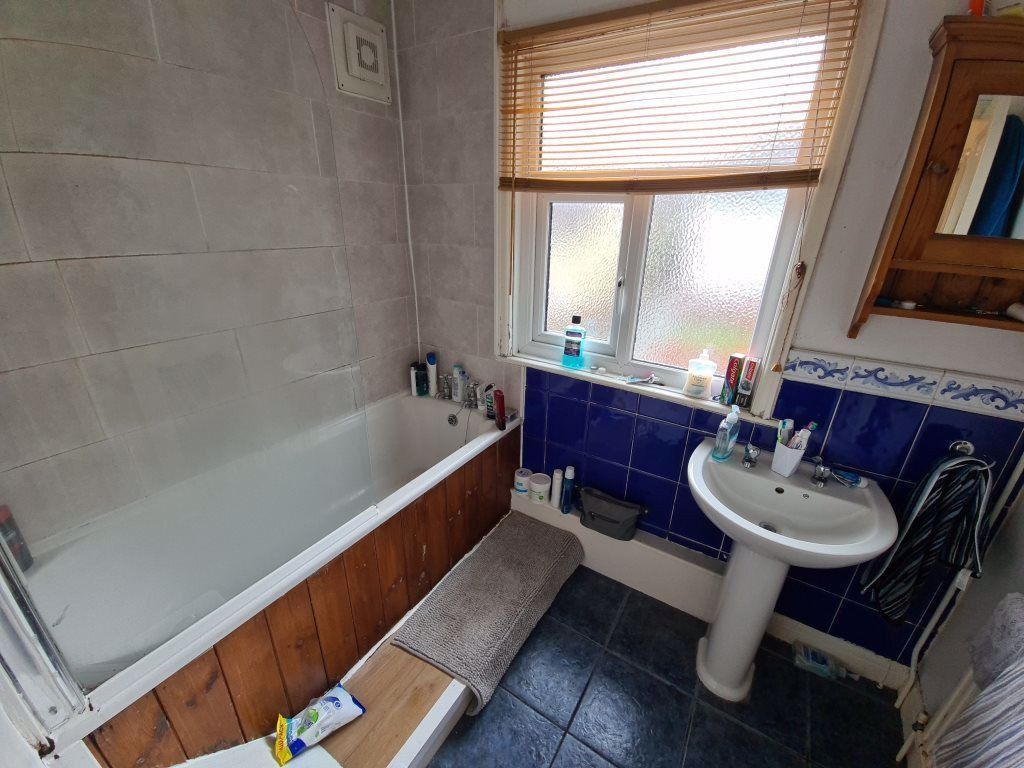 Property photo 2 of 11 A Well-Maintained Bathroom With A White Sink And A...