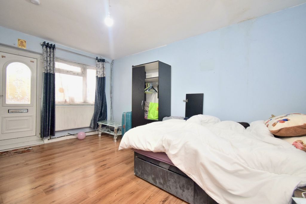 Property photo 2 of 11 Gallery