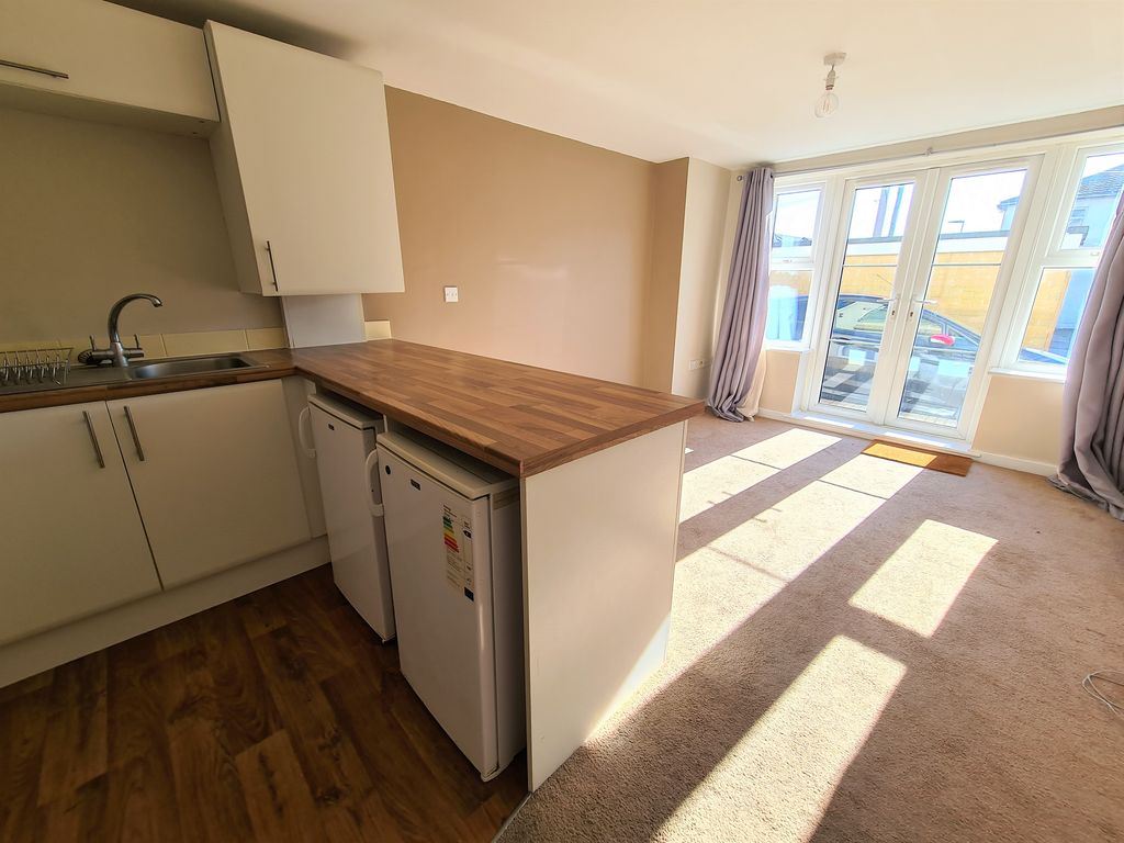 Property photo 2 of 9 Photo 02