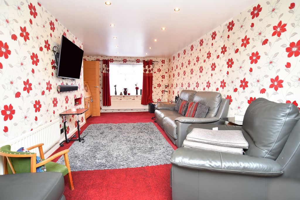 Property photo 3 of 12