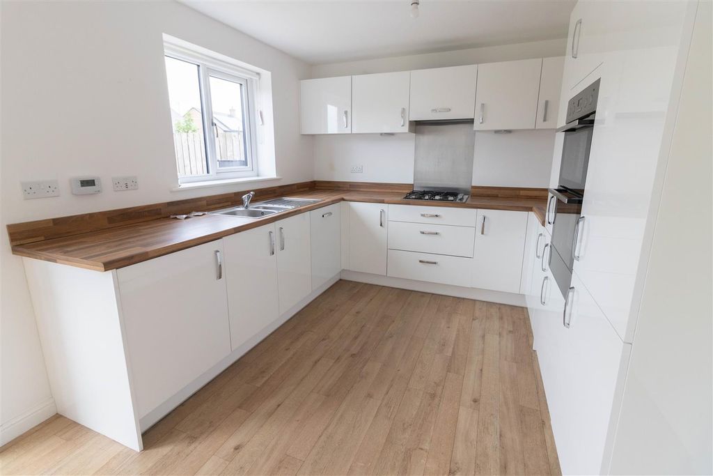 Property photo 3 of 13 Kitchen