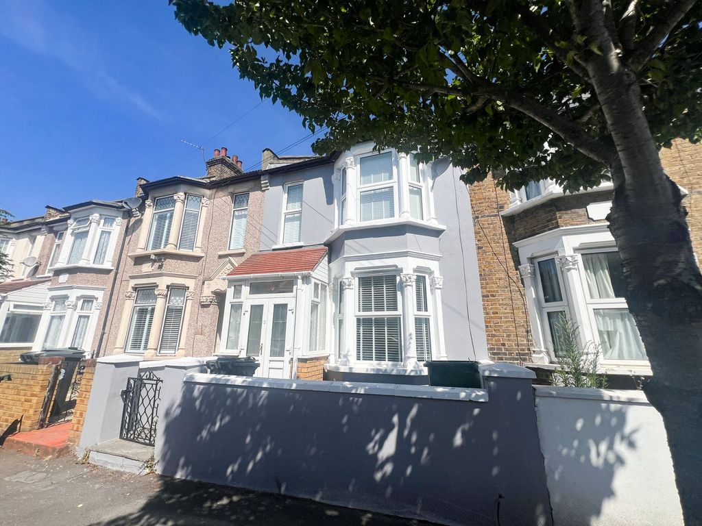 Property photo 1 of 12 Belmont Park Rd E10