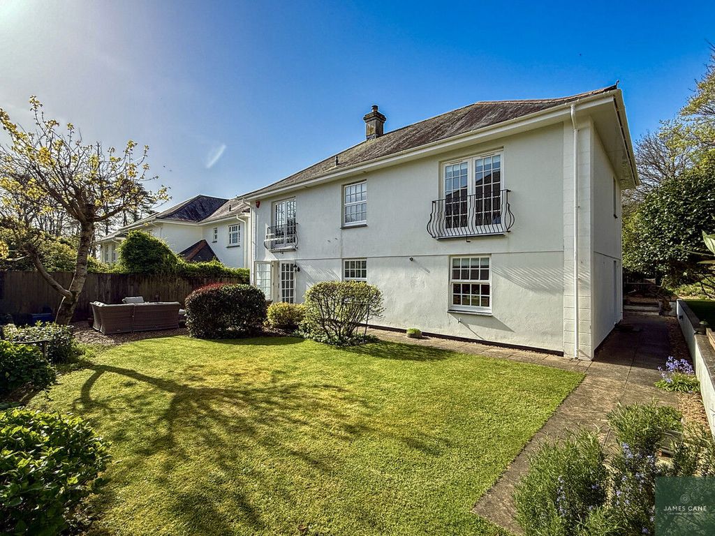 Property photo 2 of 25