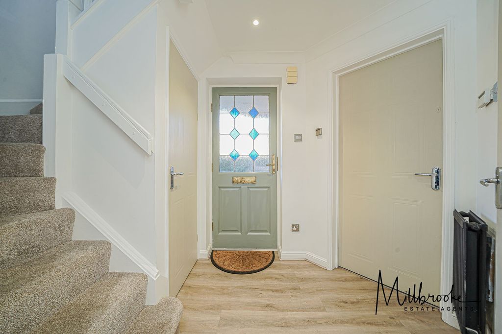 Property photo 2 of 35