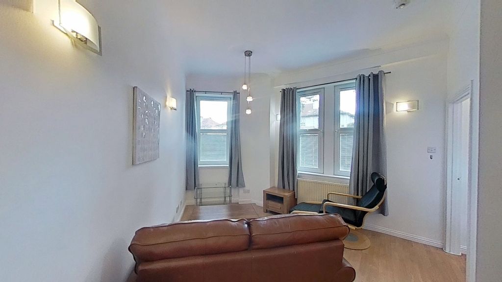 Property photo 3 of 8 Picture No. 32