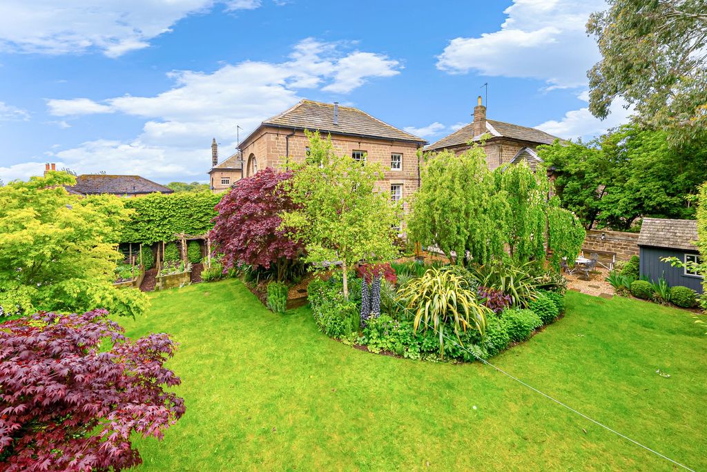 Property photo 2 of 27