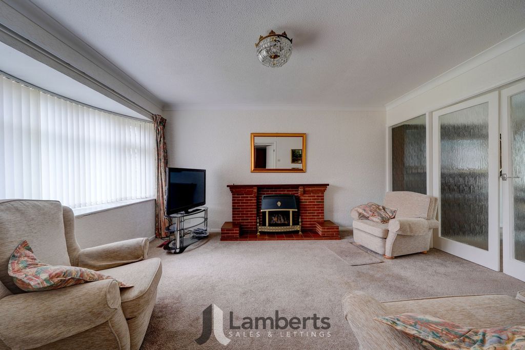 Property photo 3 of 27 Lounge