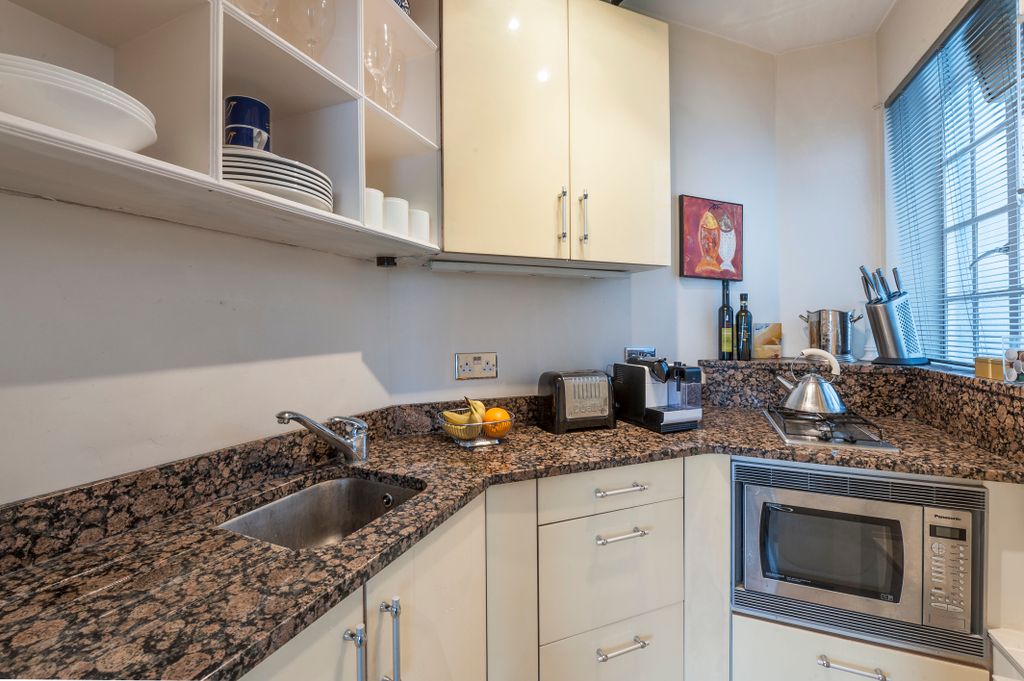 Property photo 3 of 7 Kitchen