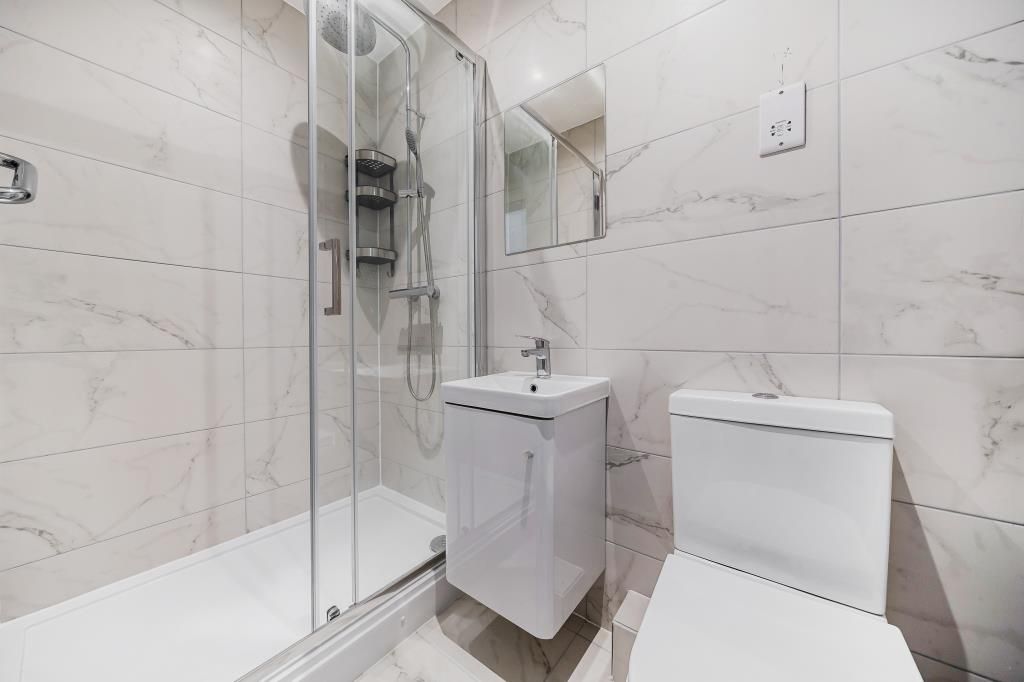 Property photo 2 of 24 Bathroom