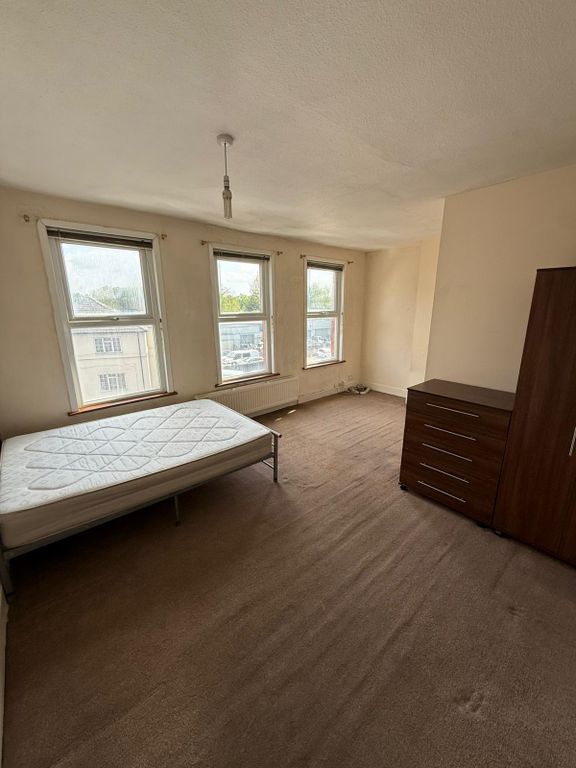 Property photo 2 of 3